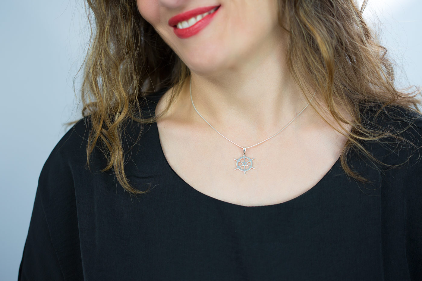 Colgante timón de plata con cadena - Imagen 3