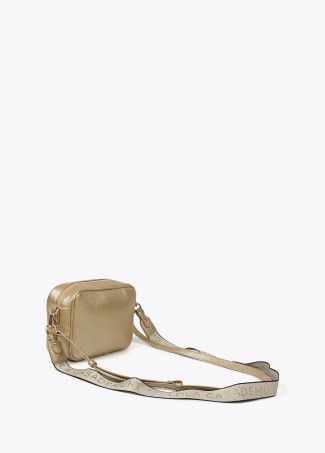 Bandolera grabado monograma efecto piel Dorado Lola Casademunt - Imagen 3