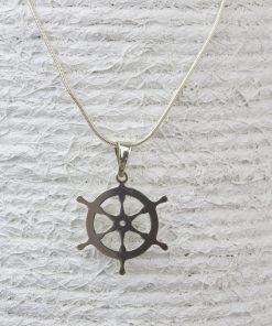 Colgante timón de plata con cadena