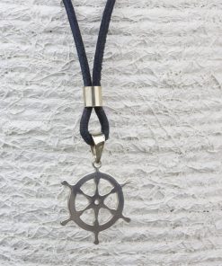 Colgante timón de plata con cordón de cuero